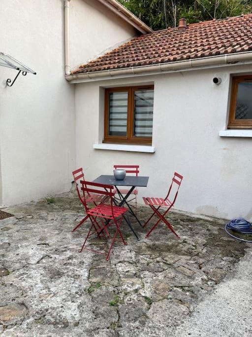 Petite Maison De Ville Au Calme قلعة بري-كومت-روبير المظهر الخارجي الصورة