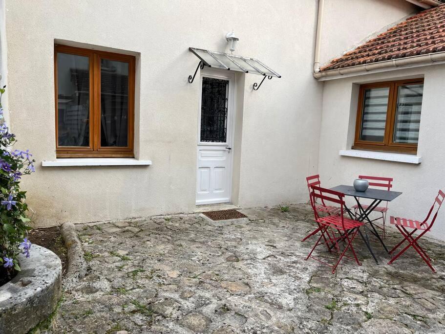 Petite Maison De Ville Au Calme قلعة بري-كومت-روبير المظهر الخارجي الصورة